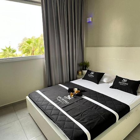 Motel Hofim Bat Yam Exterior photo